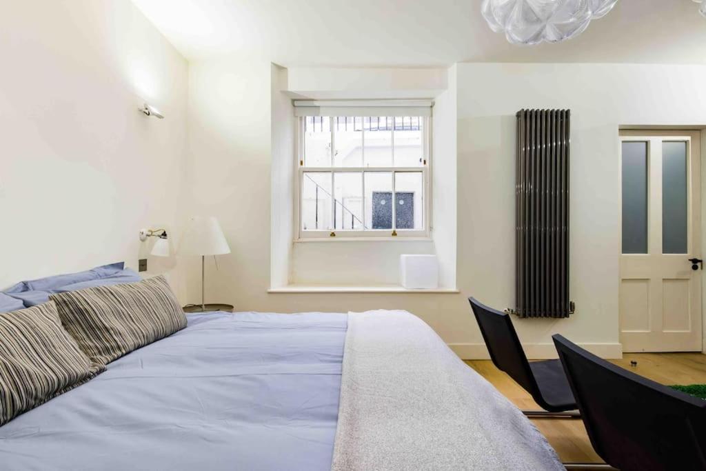 Stunning Notting Hill, 3 Bd, Fine Street, Garden Appartement Londen